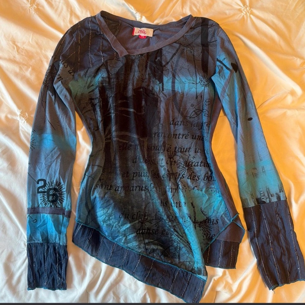 2026 Blue & Black Graphic Long Sleeve Top